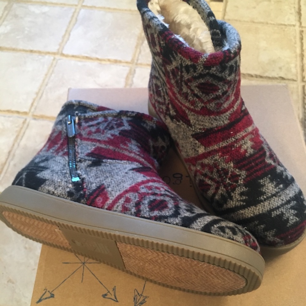 Indigo rd. Slipper Boots
